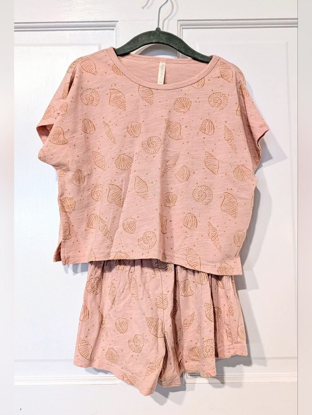 Rylee + Cru Pink Shell-Print Top & Shorts Set + Bonus Le Siren Shirt